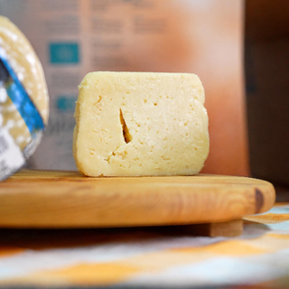 Formaggio misto con cipolla